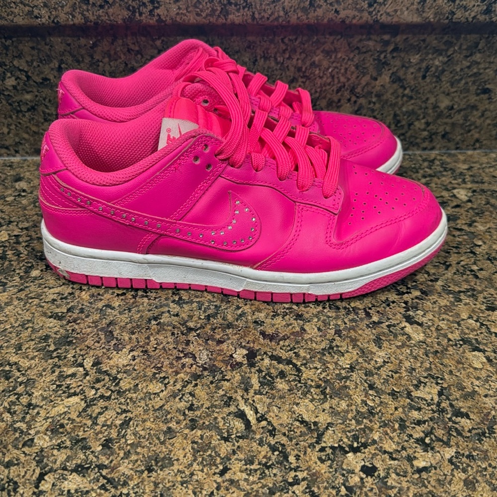Authentic Nike dumped hot hyper pink size 6.5 Y